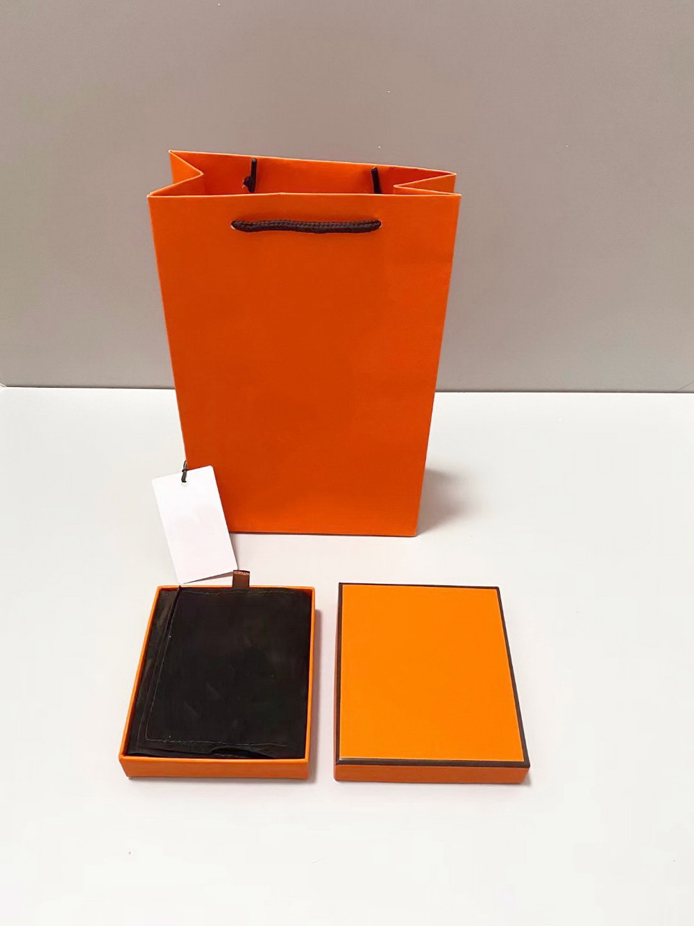 Europe America Designer Fashion Style Orange Printed Pattern Letter Jewelry Sets Boxes Necklace Bracelet Earrings Ring Box Dust Bag Gift Bag
Europe America Designer Fashion Style Orange Printed Pattern Letter Jewelry Sets Boxes Necklace Bracelet Earrings Ring Box Dust Bag Gift Bag