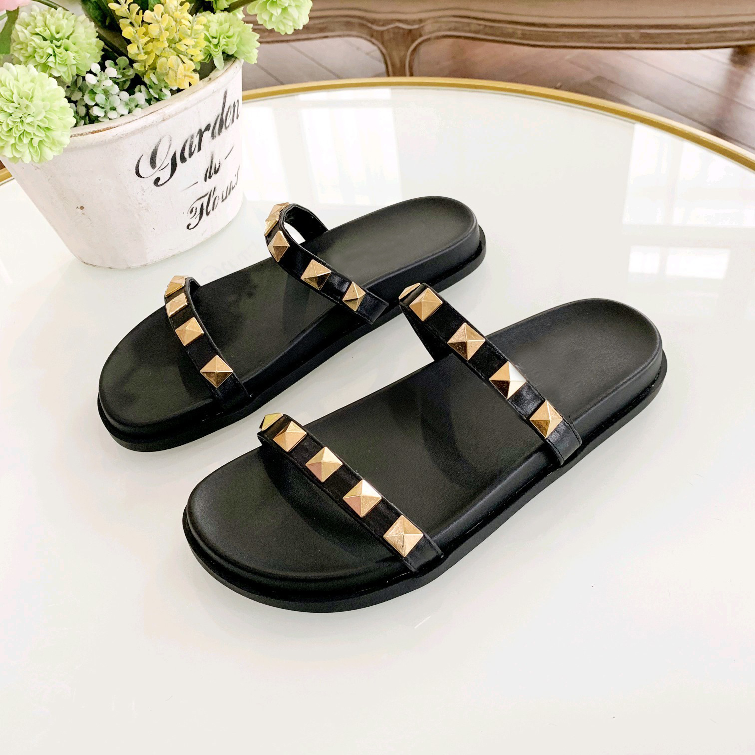 with box Fashion Luxury Designer Women Slipper Sandals Ladies Beach Tide Male Rivet Stud Slippers Non-slip Leather Mens Casual Spikes Shoes, Black
with box Fashion Luxury Designer Women Slipper Sandals Ladies Beach Tide Male Rivet Stud Slippers Non-slip Leather Mens Casual Spikes Shoes, Black