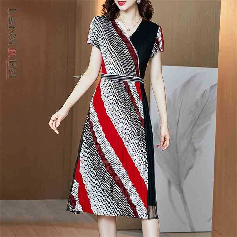 Women Red Black Big Size Folds Striped Dress V-Neck Short Sleeve Loose Fit Fashion Spring Autumn 2E1446 210526
Women Red Black Big Size Folds Striped Dress V-Neck Short Sleeve Loose Fit Fashion Spring Autumn 2E1446 210526