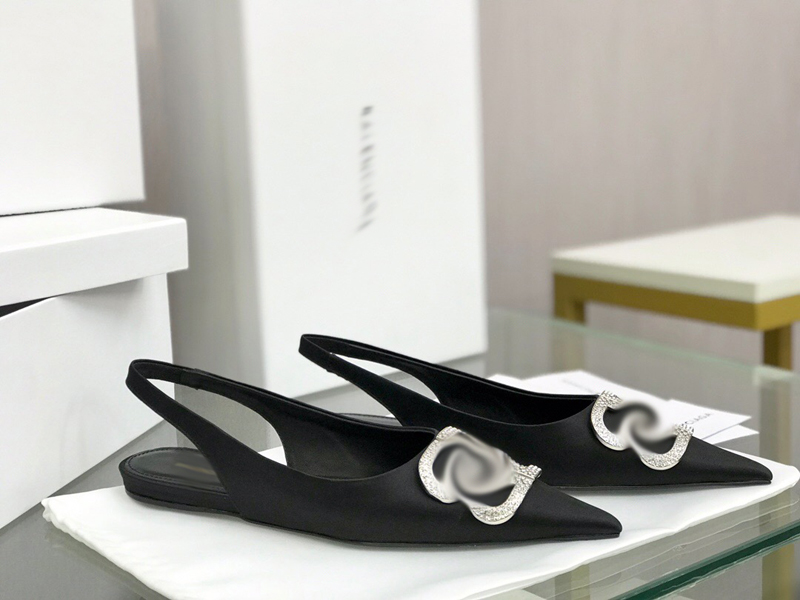 2021 Good Quality Fashion Women Luxurys Designers Shoes Designer Sandals Womens Luxury High Heels Sandal Dress Shoess With Box Size 35-41 -H553, Black
2021 Good Quality Fashion Women Luxurys Designers Shoes Designer Sandals Womens Luxury High Heels Sandal Dress Shoess With Box Size 35-41 -H553, Black