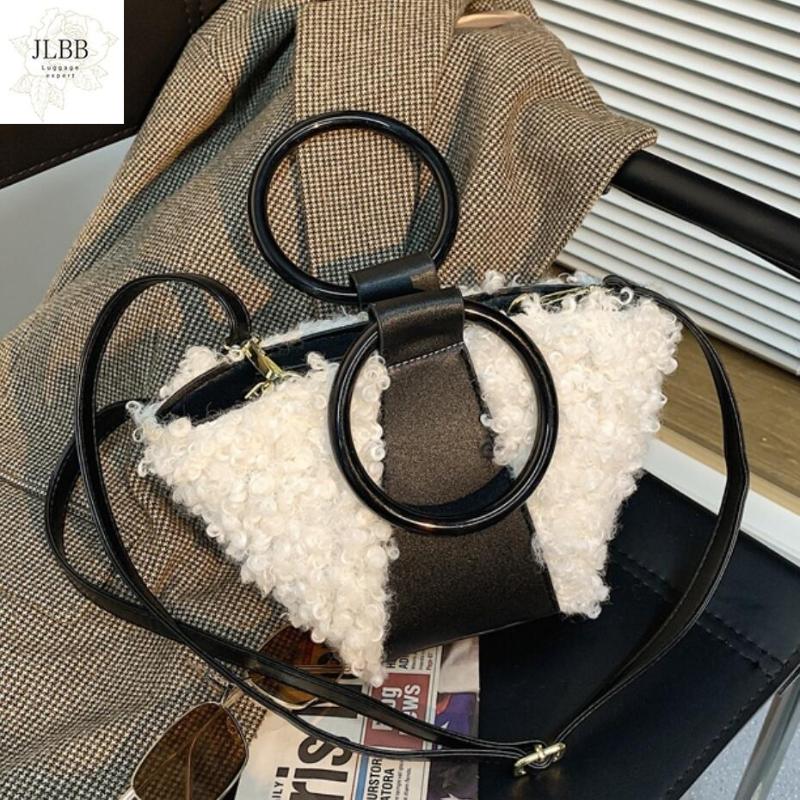 Fashion Lambswool Bucket Bag Designer Round Handle Womenhandbags Luxury Faux Fur Shoulder Crossbody Bags Female Plush Purse 2021, Black
Fashion Lambswool Bucket Bag Designer Round Handle Womenhandbags Luxury Faux Fur Shoulder Crossbody Bags Female Plush Purse 2021, Black