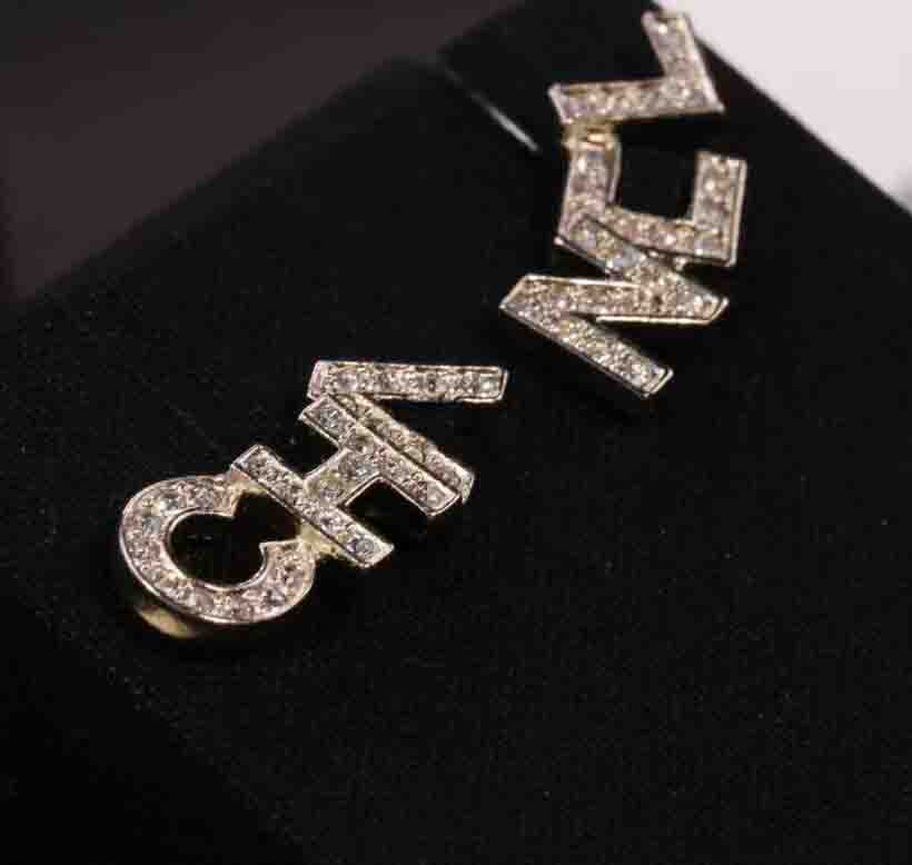 2021 Top quality letters shape with all diamond for women charm jewelry and night clup gift have box PS3648, Golden
2021 Top quality letters shape with all diamond for women charm jewelry and night clup gift have box PS3648, Golden