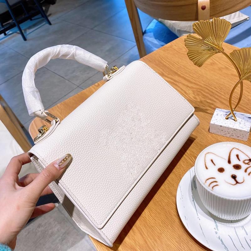 Wholesale Handbag Women High Quality Genuine Leather Messenger Bag Buckle Letter Button Messenger Bag Detachable Shoulder Strap Handbag
Wholesale Handbag Women High Quality Genuine Leather Messenger Bag Buckle Letter Button Messenger Bag Detachable Shoulder Strap Handbag