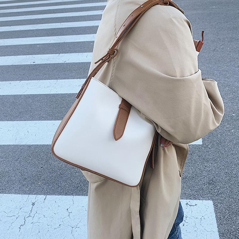 Evening Bags 2022 Korean Style Women Shoulder Bag PU Leather Handbag Luxury Designer Female Brown Messenger Lady Large Capacity Totes
Evening Bags 2022 Korean Style Women Shoulder Bag PU Leather Handbag Luxury Designer Female Brown Messenger Lady Large Capacity Totes