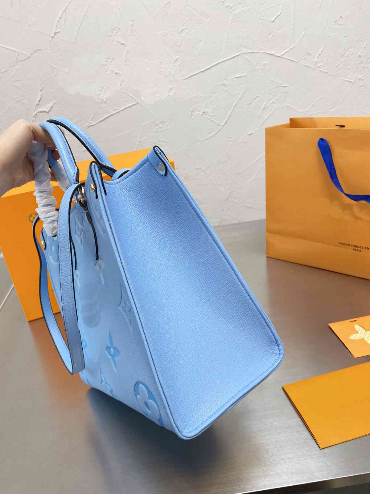 Louis Vutton Bagoriginal High Quality Luxury Brand 2021 Blue Leather Shopping Bag Lady Floral Buckle Classic Fashion Bucket Bagsf Bag
Louis Vutton Bagoriginal High Quality Luxury Brand 2021 Blue Leather Shopping Bag Lady Floral Buckle Classic Fashion Bucket Bagsf Bag