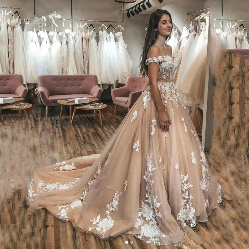 Champagne Puffy Princess Wedding Dresses 2022 Off Shoulder Lace-up Lace Floral Western Country Garden Boho Bridal Dress Robes