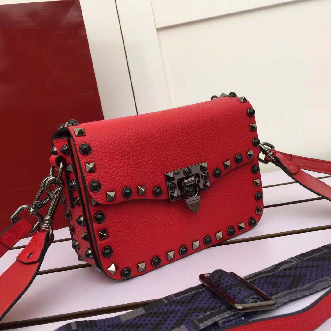 Luxury Women's Brand Shoulder Bags Designer Handbag With Rivets Luxurys Designers Handbags 2021 Fashion Classic Messenger Bag Crossbody
Luxury Women's Brand Shoulder Bags Designer Handbag With Rivets Luxurys Designers Handbags 2021 Fashion Classic Messenger Bag Crossbody