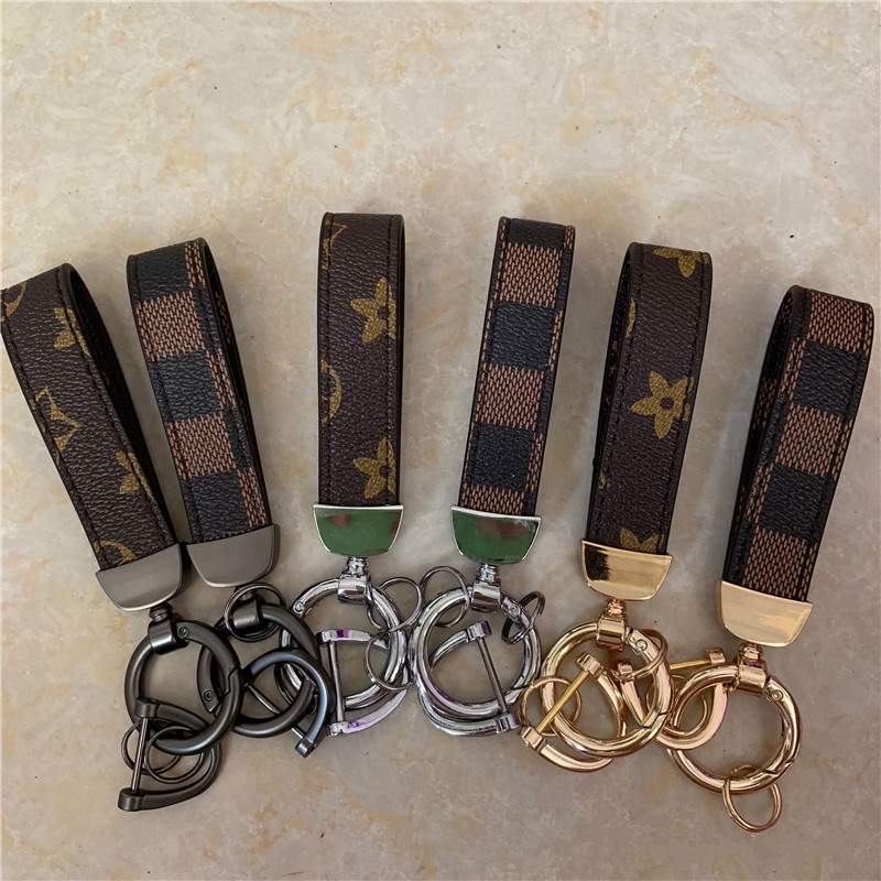 Luxury Key Buckle Fashion Design Keychain Brand Handmade Leather Key Chains Ring Men Woman Bag Charm Pendant Car Keyring Jewelry Accessories, Slivery;golden
Luxury Key Buckle Fashion Design Keychain Brand Handmade Leather Key Chains Ring Men Woman Bag Charm Pendant Car Keyring Jewelry Accessories, Slivery;golden