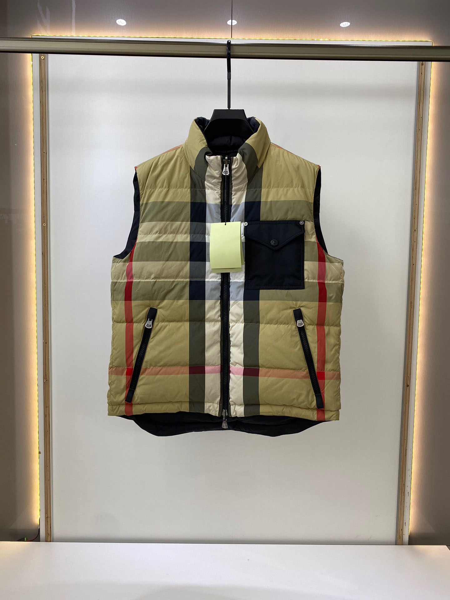 2022 Autumn Sportwear mens down vest jacket women designers Jackets Downs Parkas Hooded Jacquard Double letter fabric clothes Coats Outerwear Clothing, Black;brown
2022 Autumn Sportwear mens down vest jacket women designers Jackets Downs Parkas Hooded Jacquard Double letter fabric clothes Coats Outerwear Clothing, Black;brown