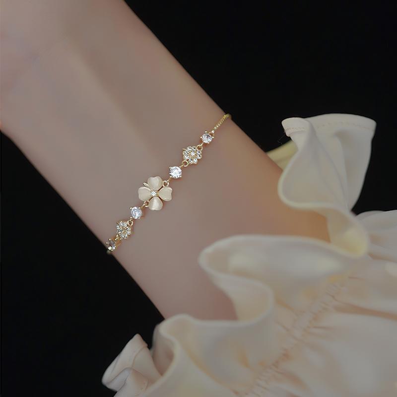 Charm Bracelets The Four-leaf Clover Bracelet Niche Design Senior Girl Girlfriends Sen Jewelry Simple
Charm Bracelets The Four-leaf Clover Bracelet Niche Design Senior Girl Girlfriends Sen Jewelry Simple