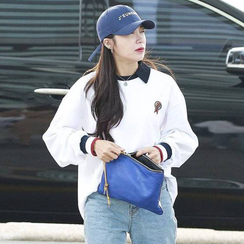 2021 White Preppy Style Embroid Vintage Polo Collar Sweatshirts Women Casual Loose Oversized Bf Girls Fashion Streetwear Tops 36lx
2021 White Preppy Style Embroid Vintage Polo Collar Sweatshirts Women Casual Loose Oversized Bf Girls Fashion Streetwear Tops 36lx