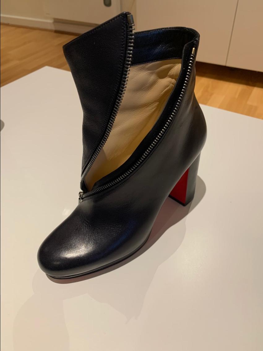 Women Ankle boot luxury designer shoes for woman red bottom boots birgitta zip around bootie brand chunky heeled reds soles party gift
Women Ankle boot luxury designer shoes for woman red bottom boots birgitta zip around bootie brand chunky heeled reds soles party gift