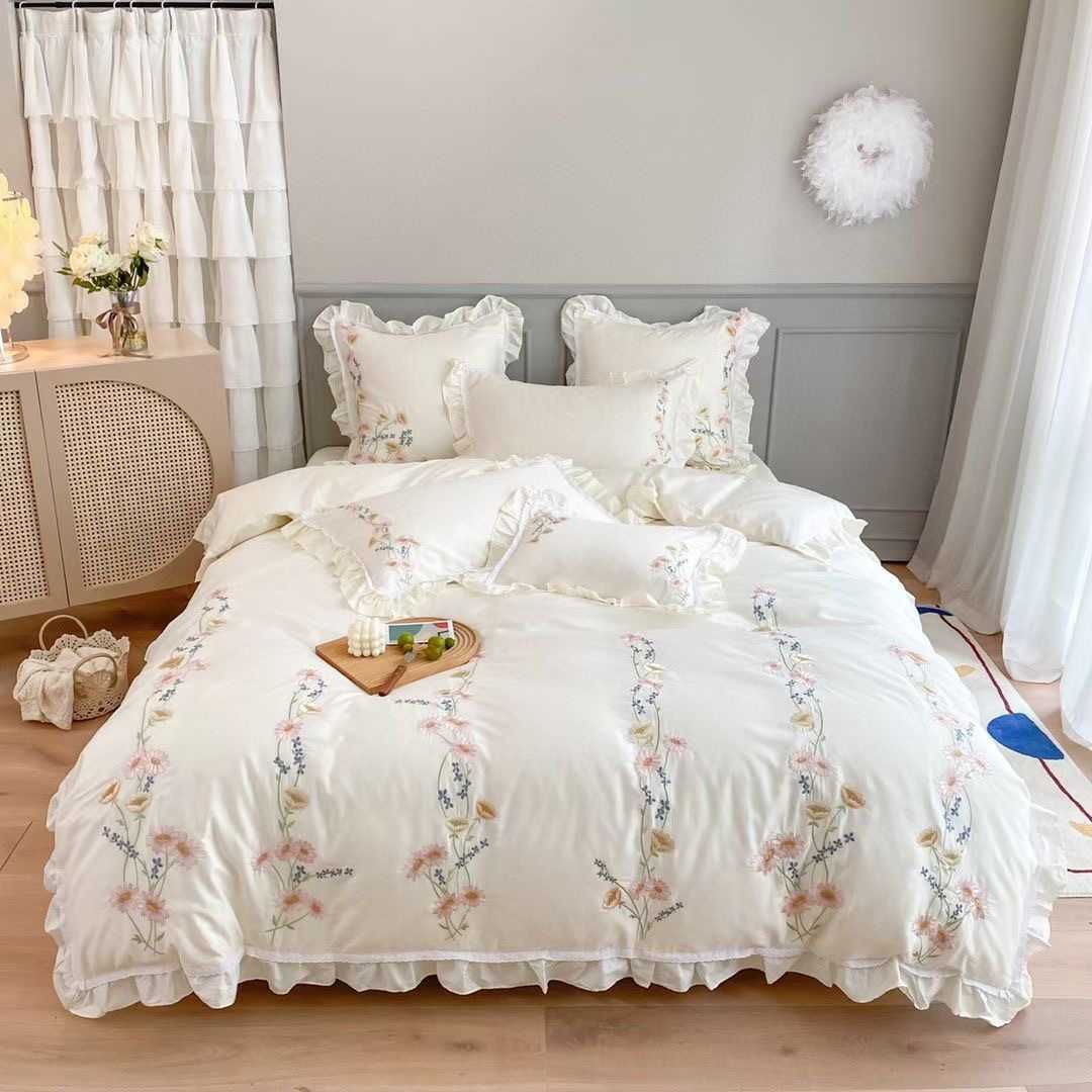 Modern simple flower embroidery bedding pure cotton satin 60 long staple cotton four piece set home textile, White
Modern simple flower embroidery bedding pure cotton satin 60 long staple cotton four piece set home textile, White