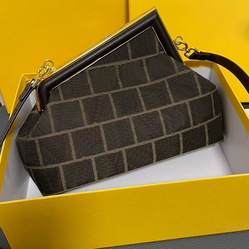 Designer shoulder bag handbags high quality handbag Shopping Bags cross body Clouds purses, Paper bag
Designer shoulder bag handbags high quality handbag Shopping Bags cross body Clouds purses, Paper bag