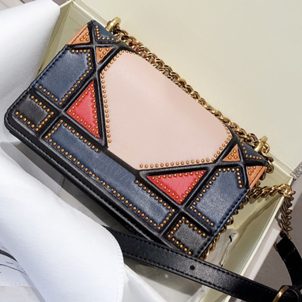 Luxury designer design retro style Plaid shoulder bag women's color contrast small square bag fashion shopping chain bag 22cm
Luxury designer design retro style Plaid shoulder bag women's color contrast small square bag fashion shopping chain bag 22cm