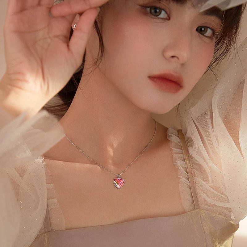 Chains Fashion Fish Scale Love Pendant Necklaces For Women Girls Clavicle Chain Female Laser Rainbow Creative Necklace Jewelry, Silver
Chains Fashion Fish Scale Love Pendant Necklaces For Women Girls Clavicle Chain Female Laser Rainbow Creative Necklace Jewelry, Silver