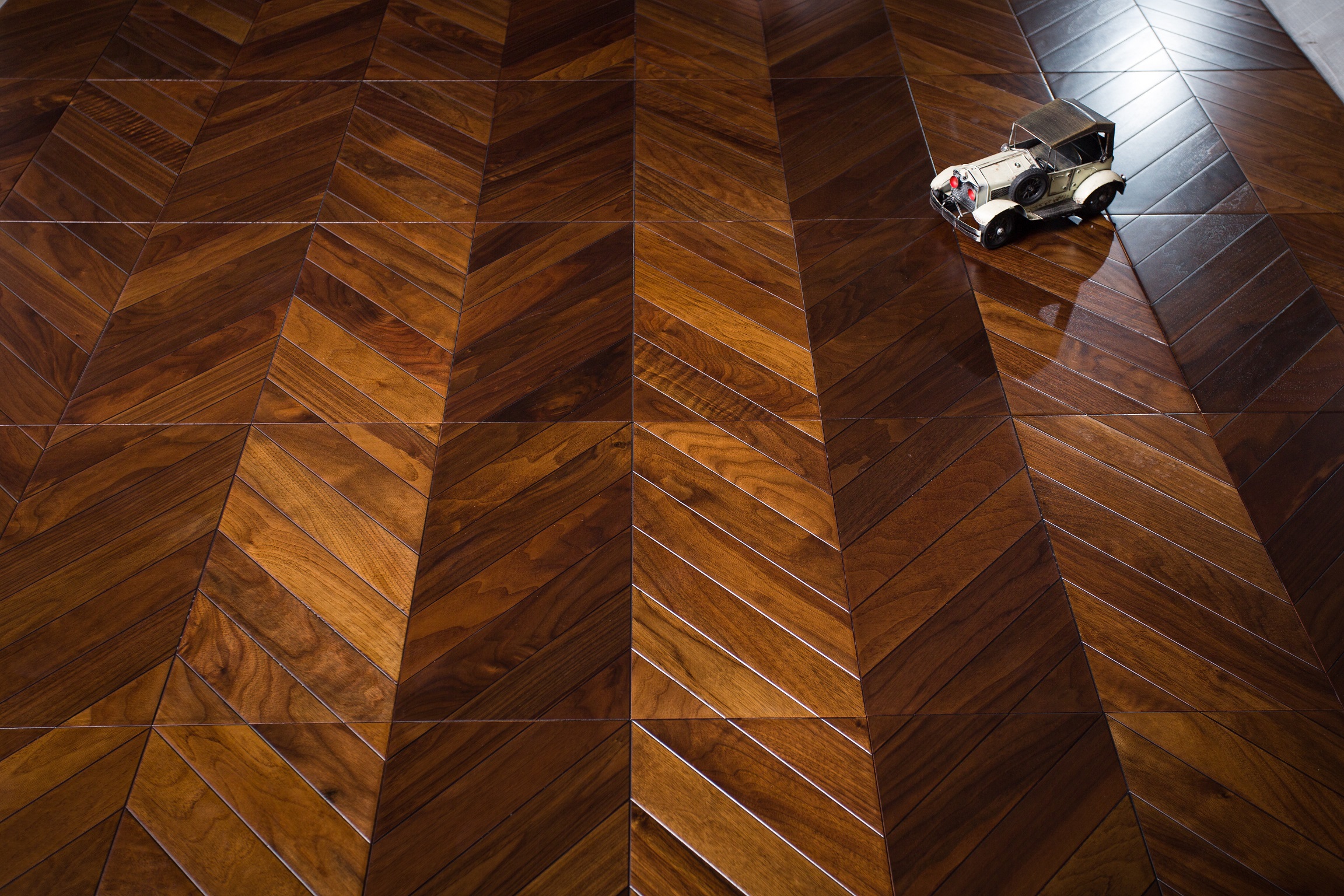 Dark Red Color Chevron Fishbone American Walnut Engineered wood flooring parquet tile home decoration interior deco background wall panels
Dark Red Color Chevron Fishbone American Walnut Engineered wood flooring parquet tile home decoration interior deco background wall panels