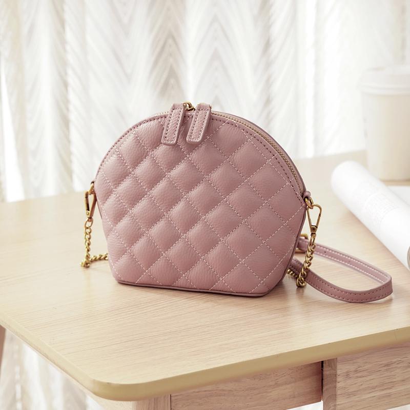 High quality Leather Diamond Chain Small Bag 2021 New Trendy Top Layer Leather Shell Bag Shoulder Messenger Female, Black
High quality Leather Diamond Chain Small Bag 2021 New Trendy Top Layer Leather Shell Bag Shoulder Messenger Female, Black