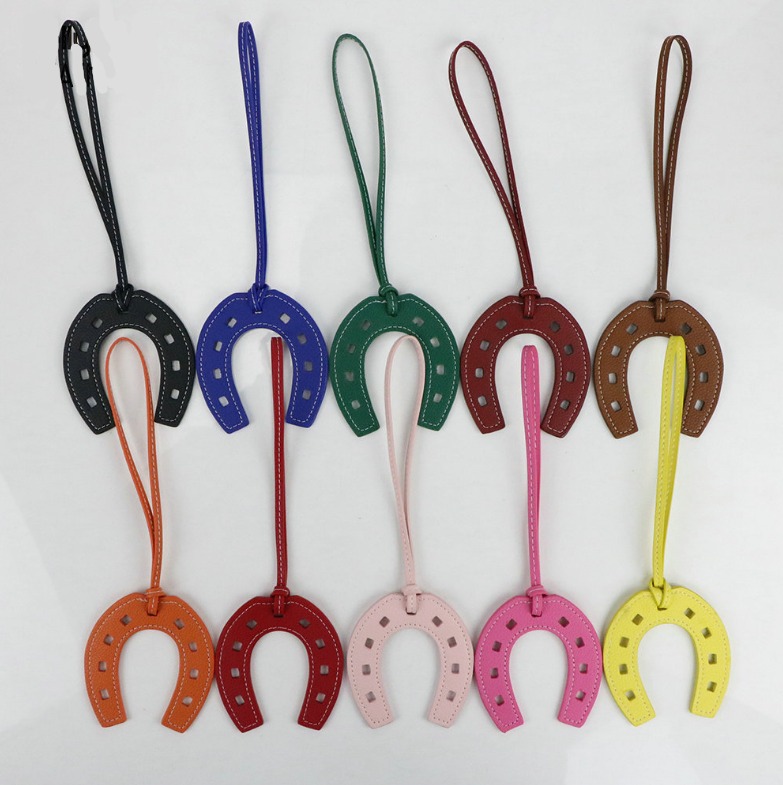 Bag Parts U-shaped horseshoe bags pendant PU leather sewing car decoration creative fashion 10 colors
Bag Parts U-shaped horseshoe bags pendant PU leather sewing car decoration creative fashion 10 colors