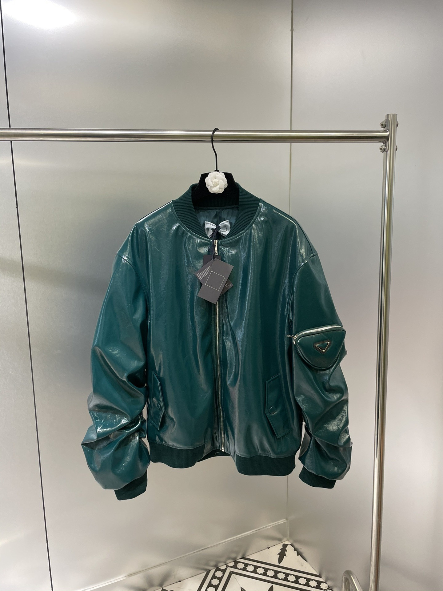 Milan Runway Jackets 2021 Autumn Stand Collar Long Sleeve Panelled Print Plaid Women' Coats Designer Brand Same Style Outerwear 0808-30, Green
Milan Runway Jackets 2021 Autumn Stand Collar Long Sleeve Panelled Print Plaid Women' Coats Designer Brand Same Style Outerwear 0808-30, Green