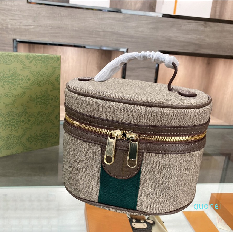 Fashion Women's Cosmetic Bags Designer Retro Letter Print Handbag High Quality Temperament Make-up Bag Trend 2021
Fashion Women's Cosmetic Bags Designer Retro Letter Print Handbag High Quality Temperament Make-up Bag Trend 2021