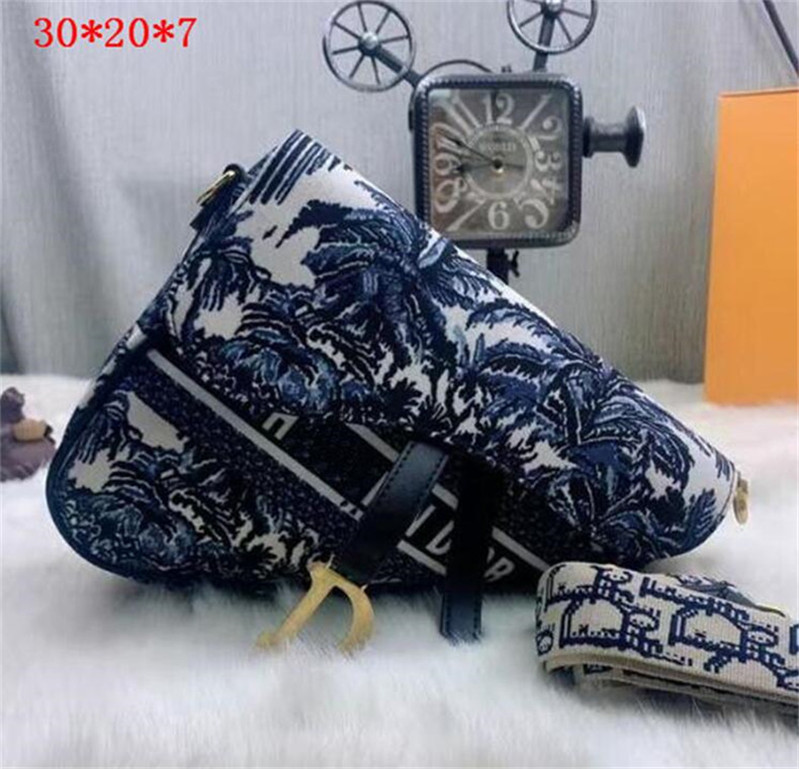 Women Luxurys FashionDesigners Bags 2021 Ladies Wallet Embroidery Saddle Houlder Messenger Lady Handbag Luxury Evening Bag
Women Luxurys FashionDesigners Bags 2021 Ladies Wallet Embroidery Saddle Houlder Messenger Lady Handbag Luxury Evening Bag