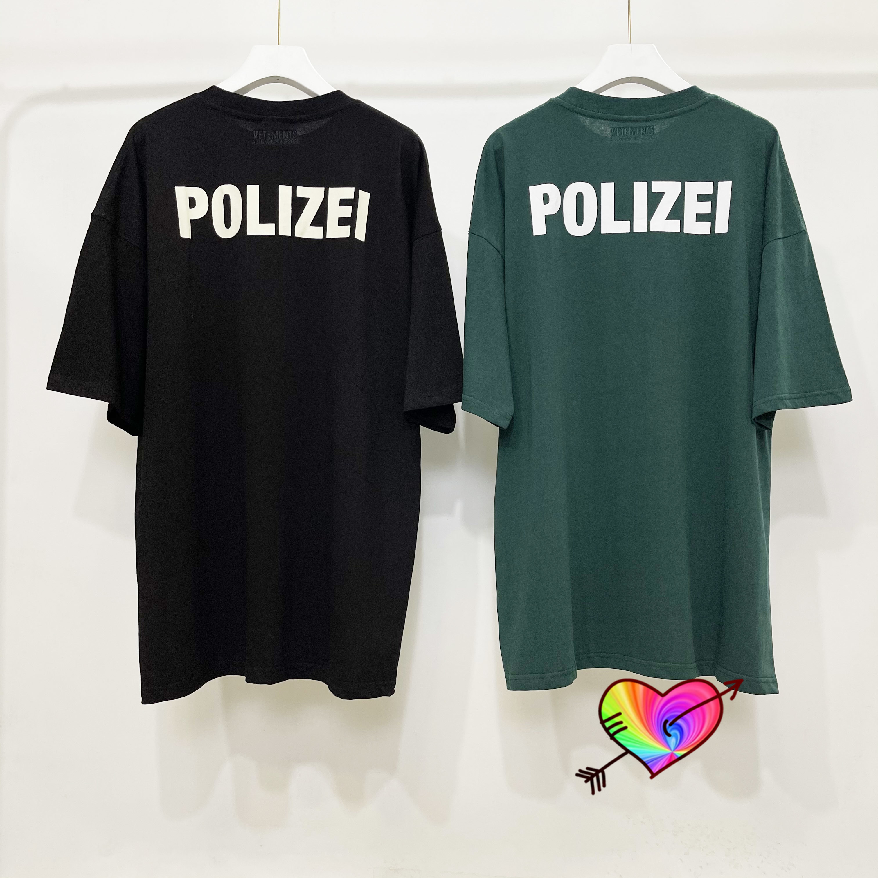 Black Green VETEMENTS Polizei T-Shirt 2021 Men Women Text Printed Vetements Tee Tonal Logo Embroidered VTM Tops Short Sleeve, Beige
Black Green VETEMENTS Polizei T-Shirt 2021 Men Women Text Printed Vetements Tee Tonal Logo Embroidered VTM Tops Short Sleeve, Beige