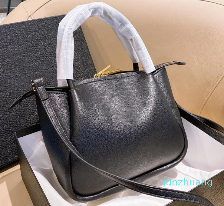 Designer- fashion women handbags shoulder bags Large capacity crossbody bags leather bags, Grey
Designer- fashion women handbags shoulder bags Large capacity crossbody bags leather bags, Grey