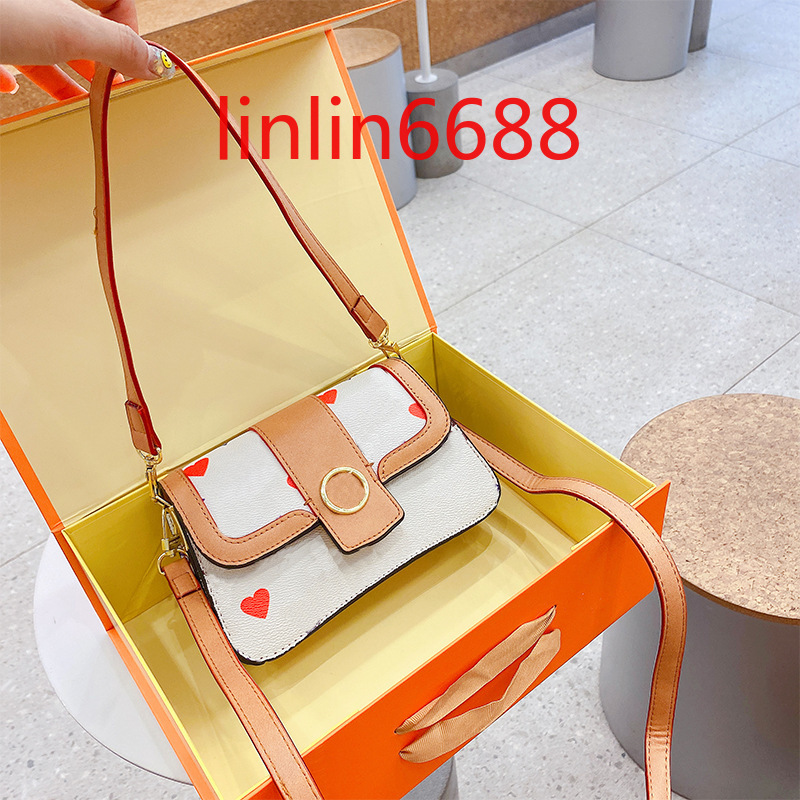 Underarm bag French texture foreign style, single Shoulder bags, women's new Fashion simple and fashionable ins messenger small square handbags With flowers and logo, Size:20×6×13cm
Underarm bag French texture foreign style, single Shoulder bags, women's new Fashion simple and fashionable ins messenger small square handbags With flowers and logo, Size:20×6×13cm