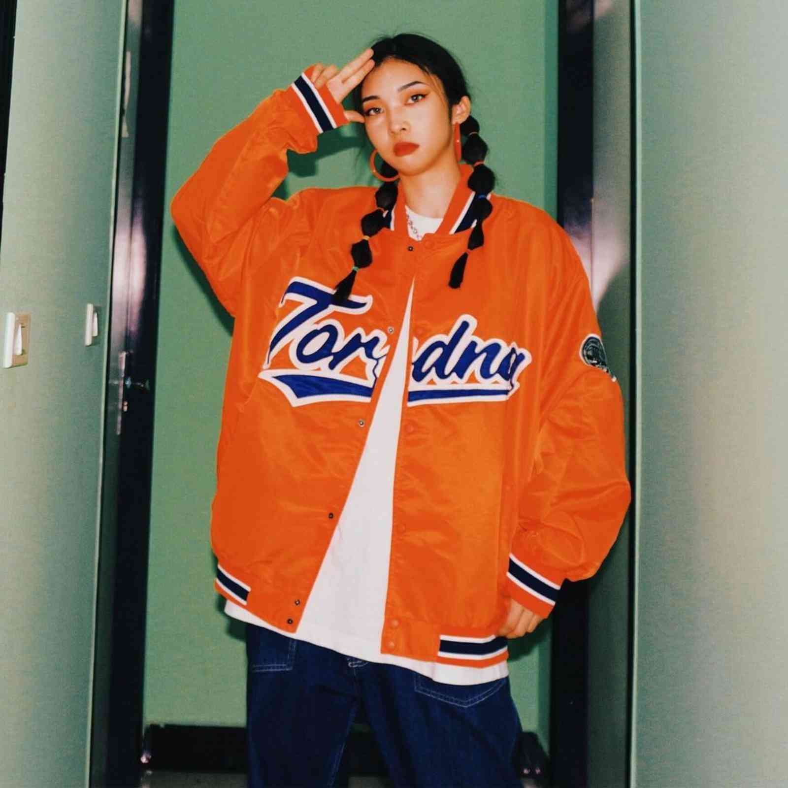 Women's Jackets Casaco de beisebol bomber quente, jaqueta feminina marca para outono, casual, com listras, azul, laranja e preto, novida, HSJ0, 1# shoe box
Women's Jackets Casaco de beisebol bomber quente, jaqueta feminina marca para outono, casual, com listras, azul, laranja e preto, novida, HSJ0, 1# shoe box