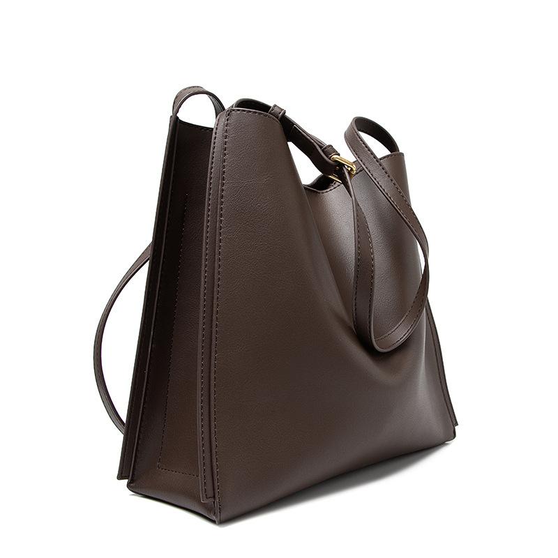 Large-capacity Commuter Bucket Bag Retro Style Leather Handbags Niche Bags Cowhide Ladies Shoulder Messenger Bag, Black
Large-capacity Commuter Bucket Bag Retro Style Leather Handbags Niche Bags Cowhide Ladies Shoulder Messenger Bag, Black