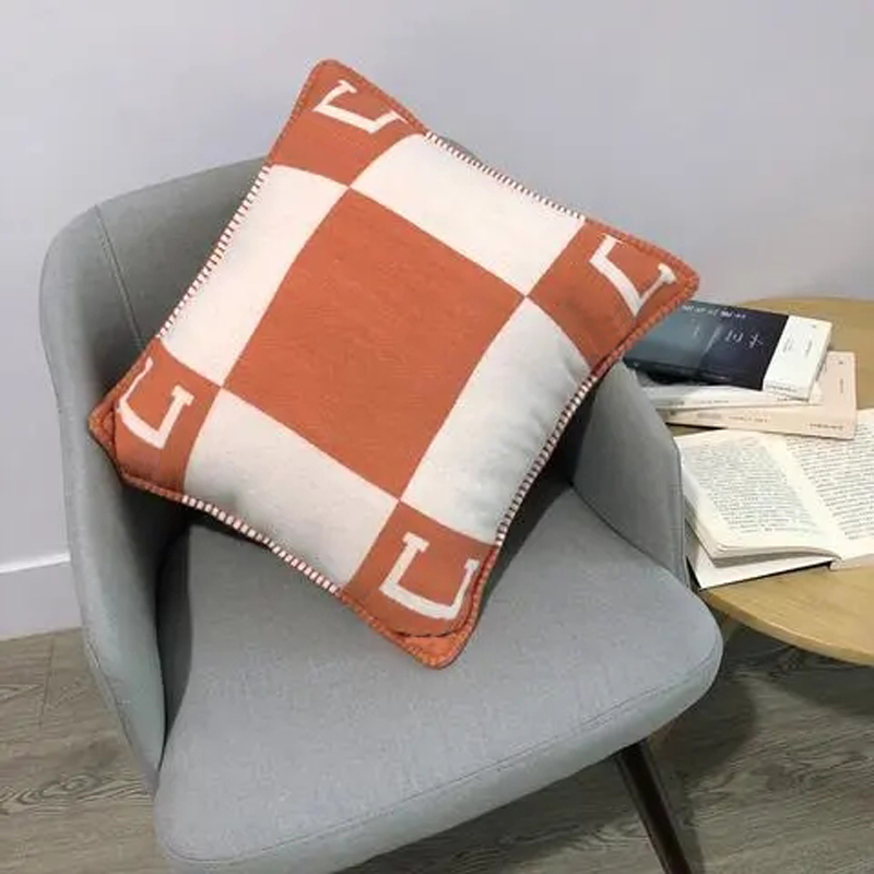 Luxury Designer Cushion Decorative Pillow Cushion With Letters Fashion Cushions Inner Cotton Covers Home Decor 45*45cm 2112172L, Beige no inner
Luxury Designer Cushion Decorative Pillow Cushion With Letters Fashion Cushions Inner Cotton Covers Home Decor 45*45cm 2112172L, Beige no inner