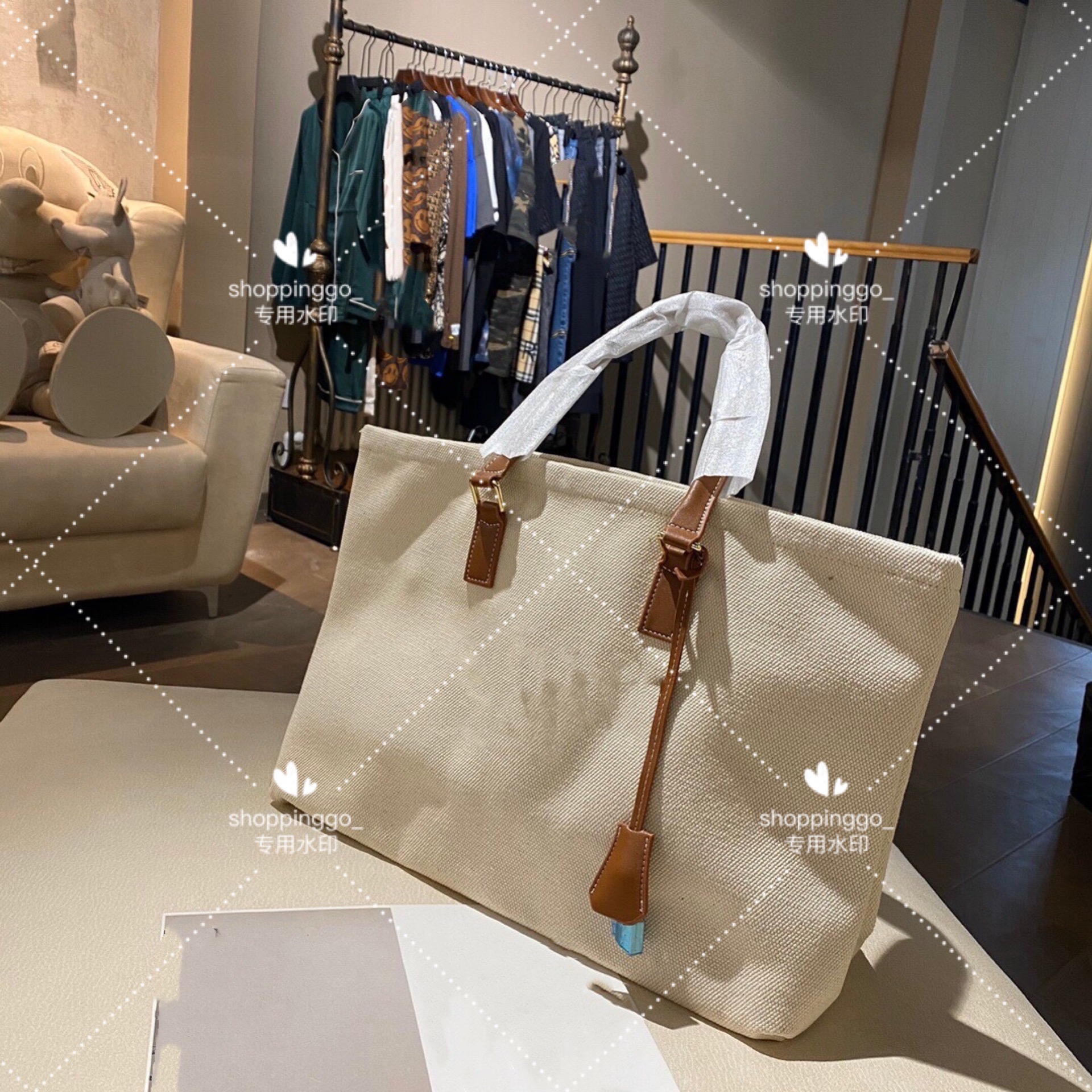 2021 tote Spring summer classic beach bag stylish and versatile leisure super capacity travel shopping essential handbag, Customize
2021 tote Spring summer classic beach bag stylish and versatile leisure super capacity travel shopping essential handbag, Customize