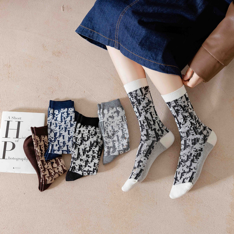 21ss luxury stocking fashion Designer Mens Womens Socks cool stockings high quality comfortable knee leg sock, Box(not sock)
21ss luxury stocking fashion Designer Mens Womens Socks cool stockings high quality comfortable knee leg sock, Box(not sock)