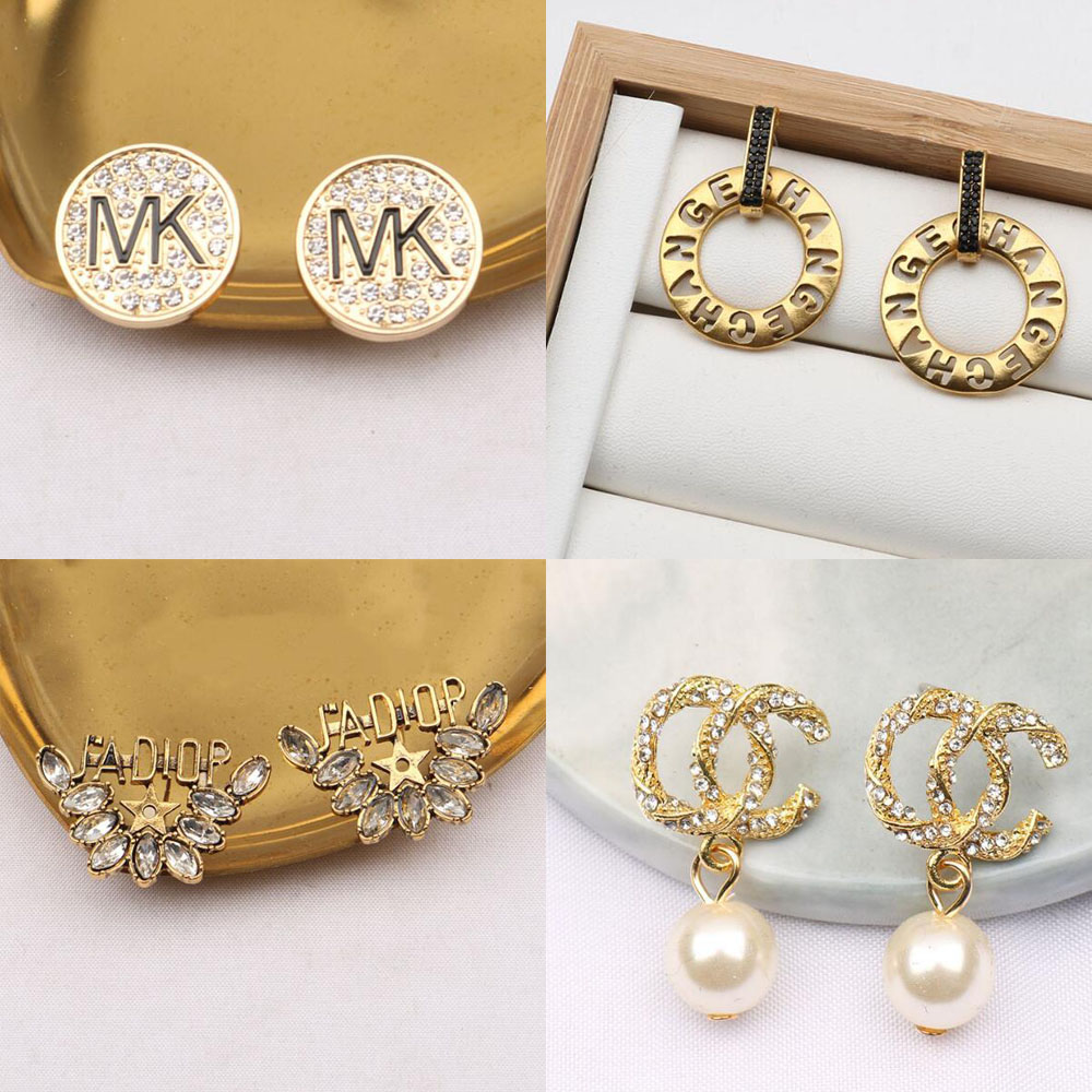 Wholesale 18K Gold Plated Korean Double Letters Stud Luxury Designer Geometric Earring Women Round Crystal Rhinestone Pearl Long Earrings Wedding Party Jewelry
Wholesale 18K Gold Plated Korean Double Letters Stud Luxury Designer Geometric Earring Women Round Crystal Rhinestone Pearl Long Earrings Wedding Party Jewelry