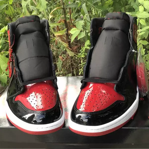 Bred Patent leather 1s High shoes University Blue Basketball Shoes black red banned fearless Gold toeMens and Womens Casual Sneaker, Color-7
Bred Patent leather 1s High shoes University Blue Basketball Shoes black red banned fearless Gold toeMens and Womens Casual Sneaker, Color-7