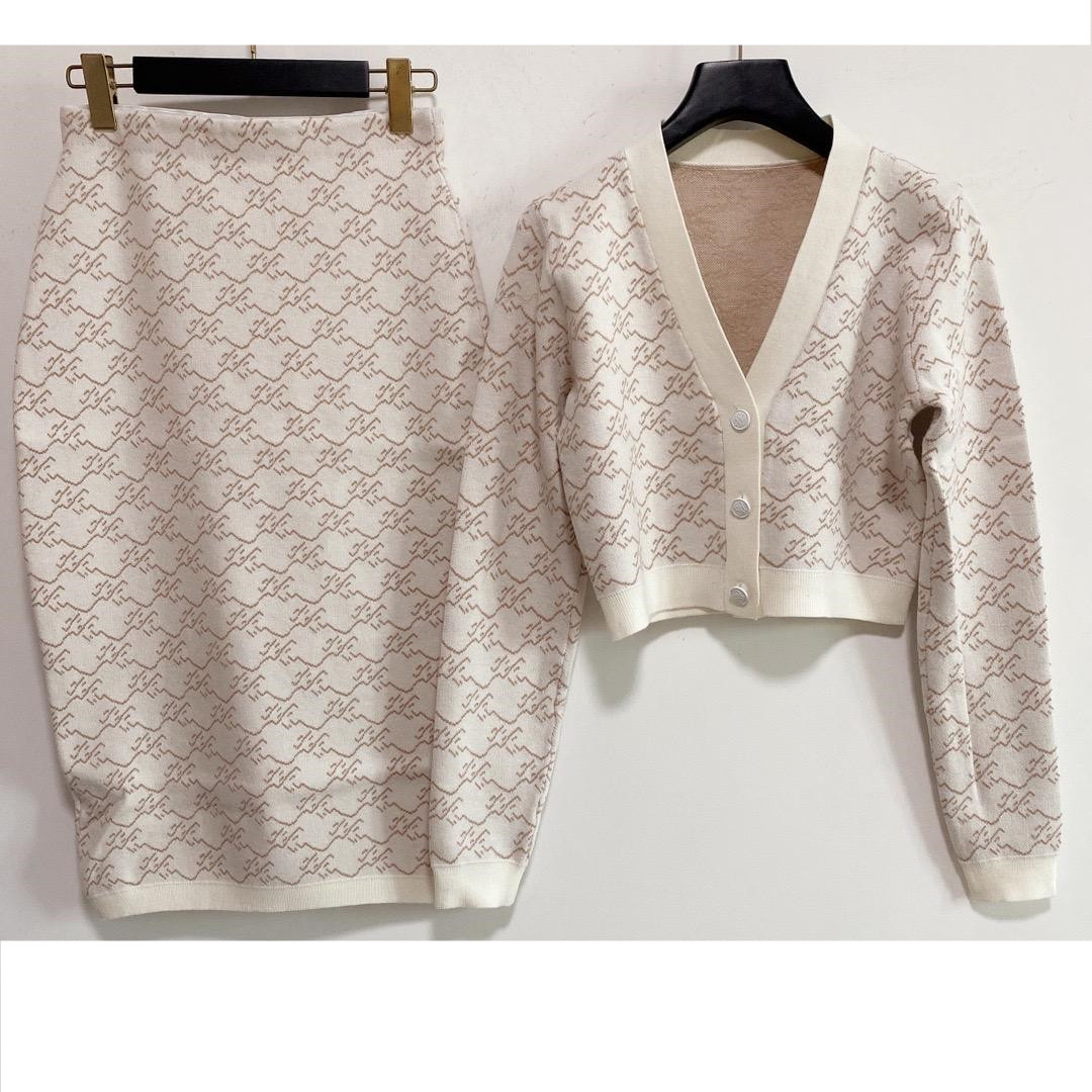 Two Piece Dress 2021 Autumn V Neck Long Sleeve Panelled Sweater And For Women's Fashion Print Skirts 2 Pieces Sets 0812-7, Picture color
Two Piece Dress 2021 Autumn V Neck Long Sleeve Panelled Sweater And For Women's Fashion Print Skirts 2 Pieces Sets 0812-7, Picture color