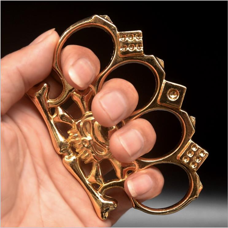 71 Skull hand clasp fist clasp tiger finger glove legal self-defense weapon iron four-finger tiger martial arts fighter brace ring, Black
71 Skull hand clasp fist clasp tiger finger glove legal self-defense weapon iron four-finger tiger martial arts fighter brace ring, Black
