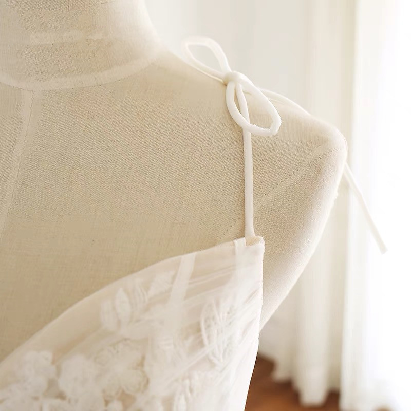 Elegant A-Line Wedding Dress With V-neck Strapless Backless Custom Made Tulle Floor-length De Mariée