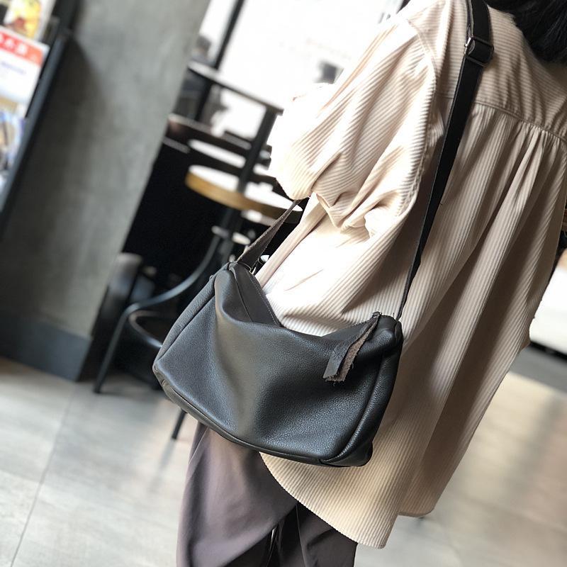 YourSeason 2021 Casual Genuine Leather Ladies Shoulder Bags Fashion Cowhide Women Messenger Bag Large Capacity, Black
YourSeason 2021 Casual Genuine Leather Ladies Shoulder Bags Fashion Cowhide Women Messenger Bag Large Capacity, Black
