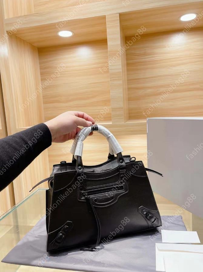 Luxury Neo Classic Bag Designer Women Handbags Crossbody Motorcycle Bags Genuine Leather Fashion Trend Ladies Black Handle Purses High Quality, Make up the difference
Luxury Neo Classic Bag Designer Women Handbags Crossbody Motorcycle Bags Genuine Leather Fashion Trend Ladies Black Handle Purses High Quality, Make up the difference