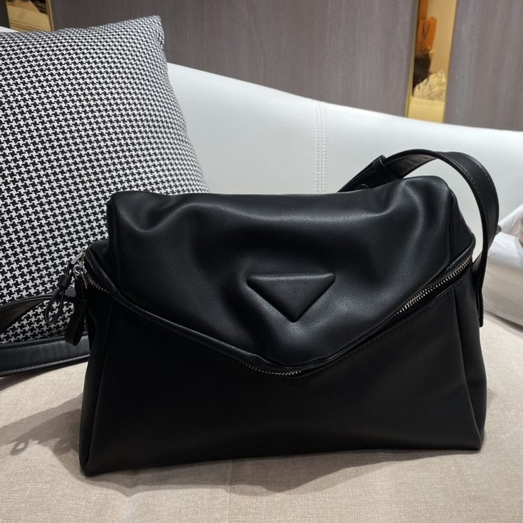 2021 Designer Messenger bag shoulder bags handbags High quality Cross body bag decoration Tarpaulin 32cm, Make up the difference
2021 Designer Messenger bag shoulder bags handbags High quality Cross body bag decoration Tarpaulin 32cm, Make up the difference