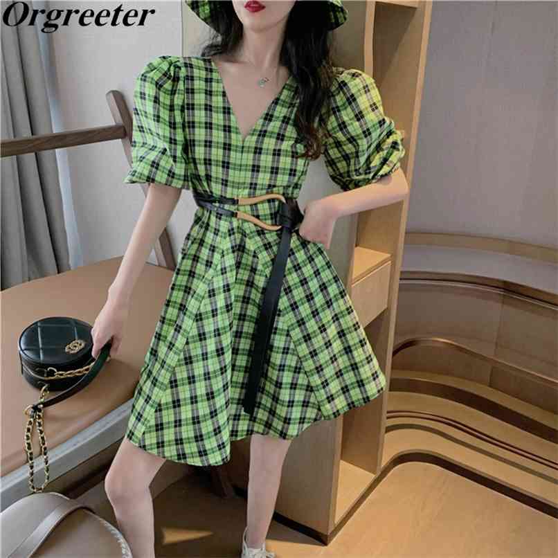 Chic Retro Puff sleeve Loose Green Plaid Dress for Women V-neck Short Sleeve Backless A-line Mini Vestidos De Mujer 210602
Chic Retro Puff sleeve Loose Green Plaid Dress for Women V-neck Short Sleeve Backless A-line Mini Vestidos De Mujer 210602