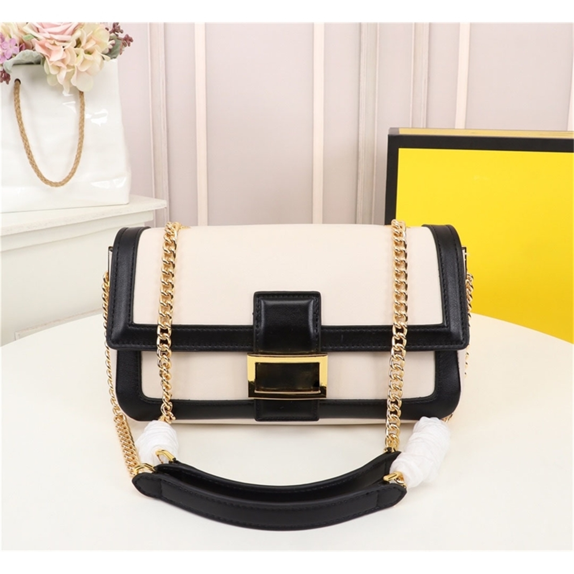 2021 New Top Sheepskin Crossbody Bag Women Luxurys Designers Bags Shoulder Bag Luxurys Designers Crossbody Bags 27cm3k, Black
2021 New Top Sheepskin Crossbody Bag Women Luxurys Designers Bags Shoulder Bag Luxurys Designers Crossbody Bags 27cm3k, Black
