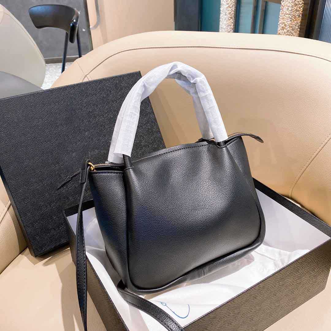 Famous 21AW New Hot Stylist Women Handbags Fashion Lady Designers Classic Shouldebags Elegant Luxurys Casual Bags High Quality Bag 5Color
Famous 21AW New Hot Stylist Women Handbags Fashion Lady Designers Classic Shouldebags Elegant Luxurys Casual Bags High Quality Bag 5Color
