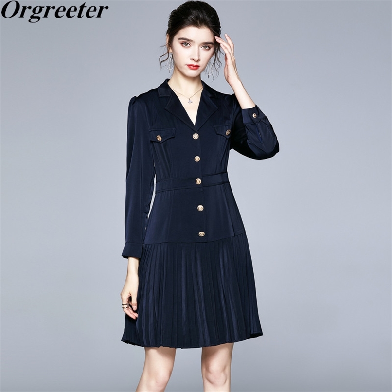 Vintage England style Notched collar Pleated Dress Women Spring Fall Long Sleeve Single-breasted Navy blue Knee-length 210602
Vintage England style Notched collar Pleated Dress Women Spring Fall Long Sleeve Single-breasted Navy blue Knee-length 210602