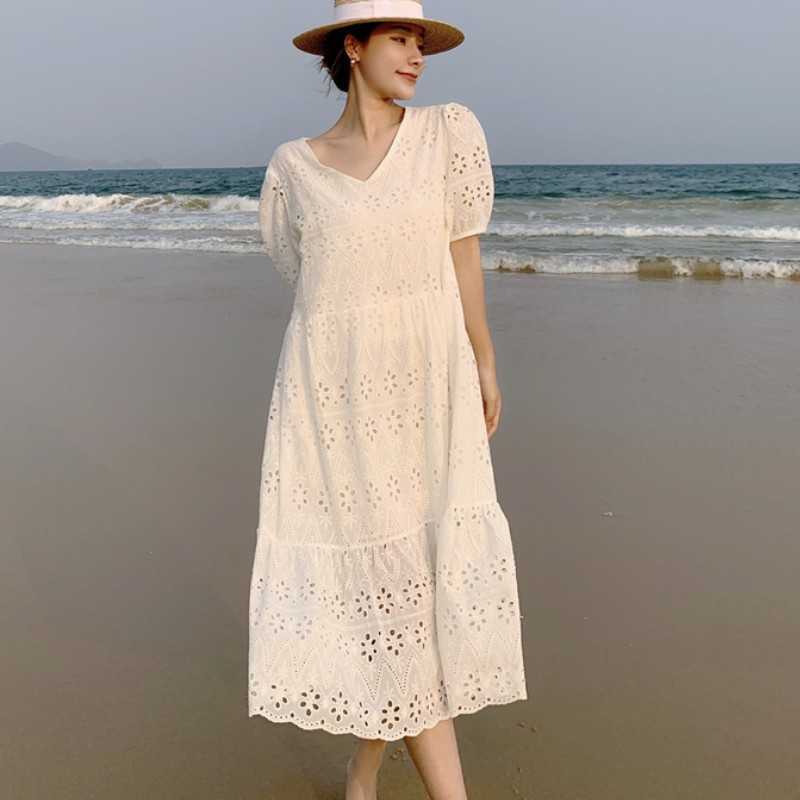 Vintage Women's Holiday Long Beach Dress Female Summer White V-Neck Hollow Embroidery Casual Loose 210526
Vintage Women's Holiday Long Beach Dress Female Summer White V-Neck Hollow Embroidery Casual Loose 210526