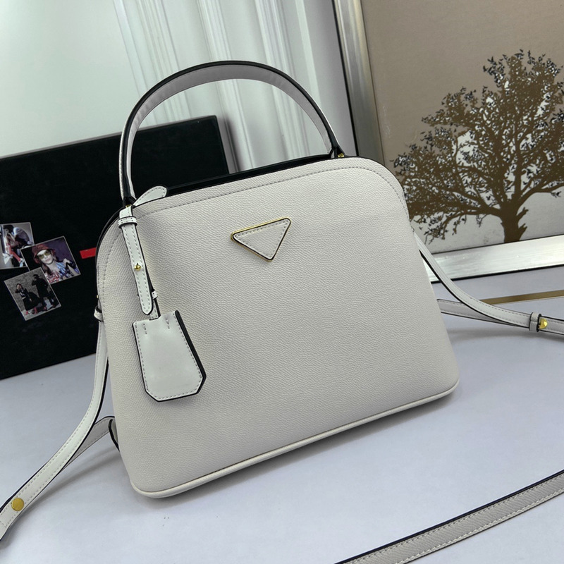 High Quality Shoulder Bags sold luxurys designers Handbags Purses Fashion Women Tote Brand Letter Embossing Genuine Leather crossbody bag
High Quality Shoulder Bags sold luxurys designers Handbags Purses Fashion Women Tote Brand Letter Embossing Genuine Leather crossbody bag