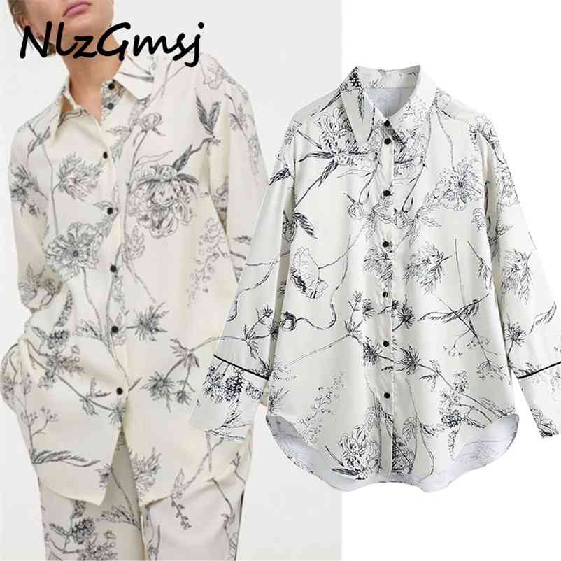 Blouse Women Sketch Print Shirts Fashion Ladies Turn Down Collar Satin Tops Streetwear Female Chic Loose Blouses 210628, As picture
Blouse Women Sketch Print Shirts Fashion Ladies Turn Down Collar Satin Tops Streetwear Female Chic Loose Blouses 210628, As picture