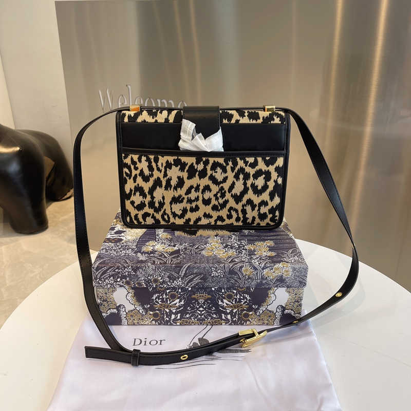 Cross Body Designer Bags Shoulder Bag Handbags Leather High-capacity Evening Party Shopping Business Occasions 1 Colors With Exquisite Packa
Cross Body Designer Bags Shoulder Bag Handbags Leather High-capacity Evening Party Shopping Business Occasions 1 Colors With Exquisite Packa